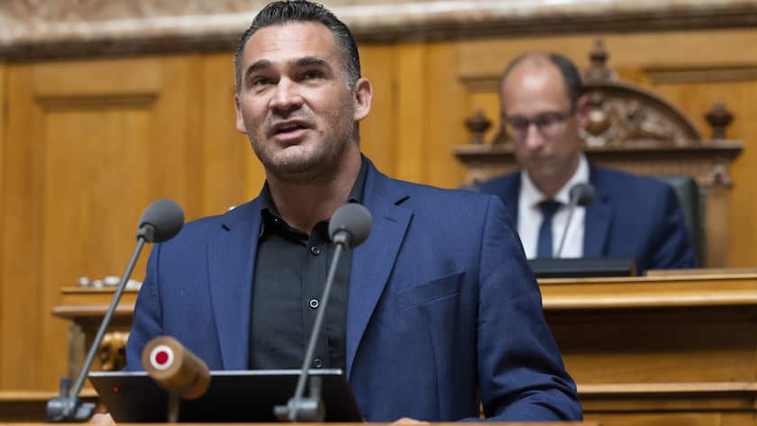 Marcel Dobler, FDP-SG, spricht waehrend der Debatte um die digitale Transformation im Gesundheitswesen, waehrend der Sondersession der Eidgenoessischen Raete, am Mittwoch, 3. Mai 2023, in Bern. (KEYSTONE/Peter Klaunzer)