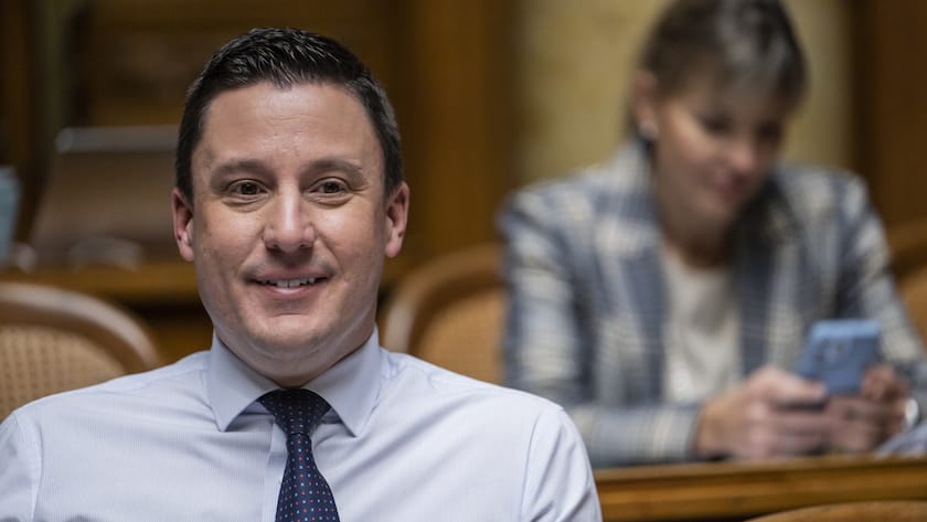 Piero Marchesi, SVP-TI, verfolgt die Debatte, an der Wintersession der Eidgenoessischen Raete, am Donnerstag, 1. Dezember 2022 im Nationalrat in Bern. (KEYSTONE/Alessandro della Valle)