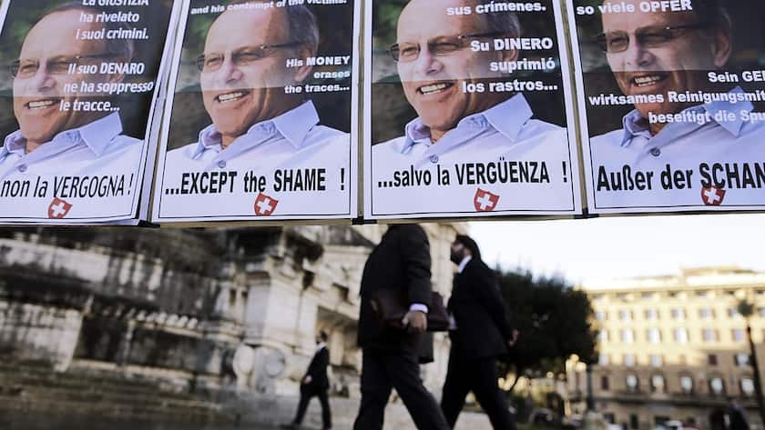 Protest von Angehörigen gegen Stephan Schmidheiny.