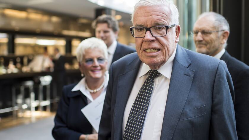 Klaus-Michael Kuehne, Praesident der Kuehne-Stiftung, anlaesslich einer Medienkonferenz zur Rettung der Hochgebirgsklinik Davos am Donnerstag, 8. Mai in Zuerich. (KEYSTONE/Ennio Leanza)