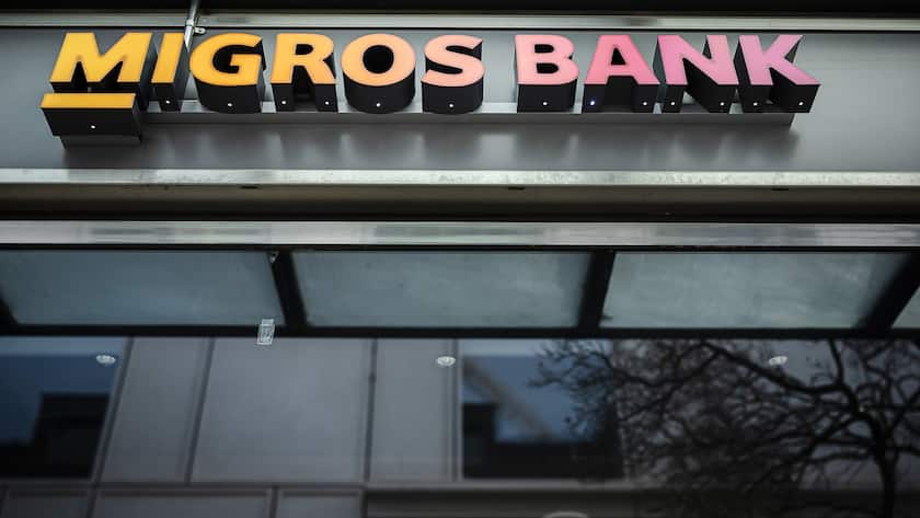 Das Logo der Migros Bank, aufgenommen am Donnerstag, 27. Januar 2022, in Zuerich. (KEYSTONE/Michael Buholzer)