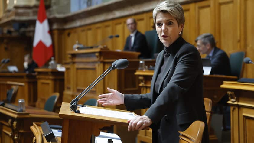 Bundesraetin Karin Keller-Sutter spricht waehrend der Sondersession der Eidgenoessischen Raete, am Dienstag, 2. Mai 2023, in Bern. (KEYSTONE/Peter Klaunzer)