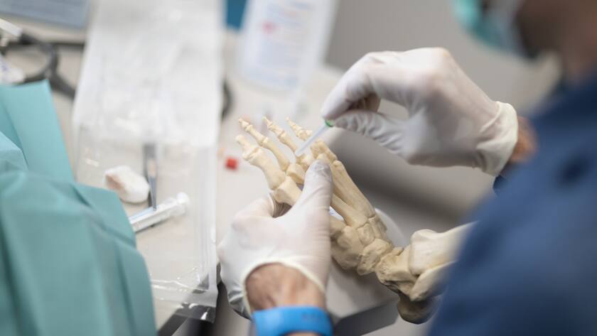 Arztpraxis in Zürich: Mit ambulanten Pauschalen sollen die gleichen Leistungen gleich vergütet werden.