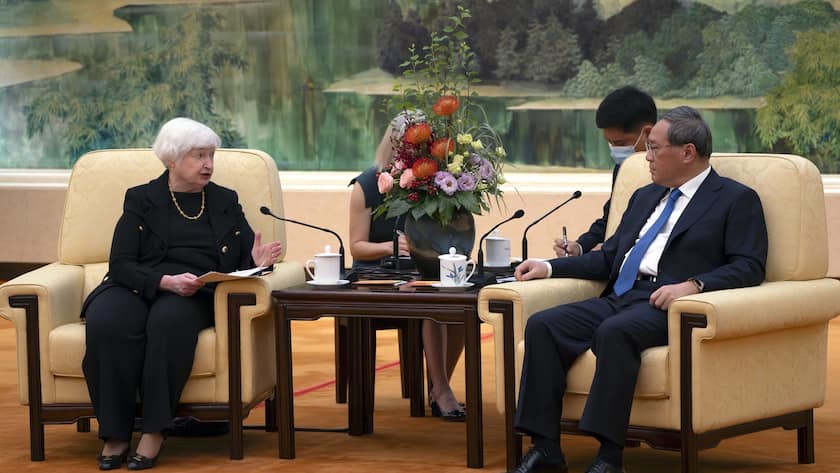 US-Finanzministerin Janet Yellen und der chinesische Premierminister Li Qiang bei einem Treffen: Eskaliert der aktuelle Streit um die Vorherrschaft in der Welt zwischen den USA und China, hätte das gravierende Folgen für die Aktienmärkte