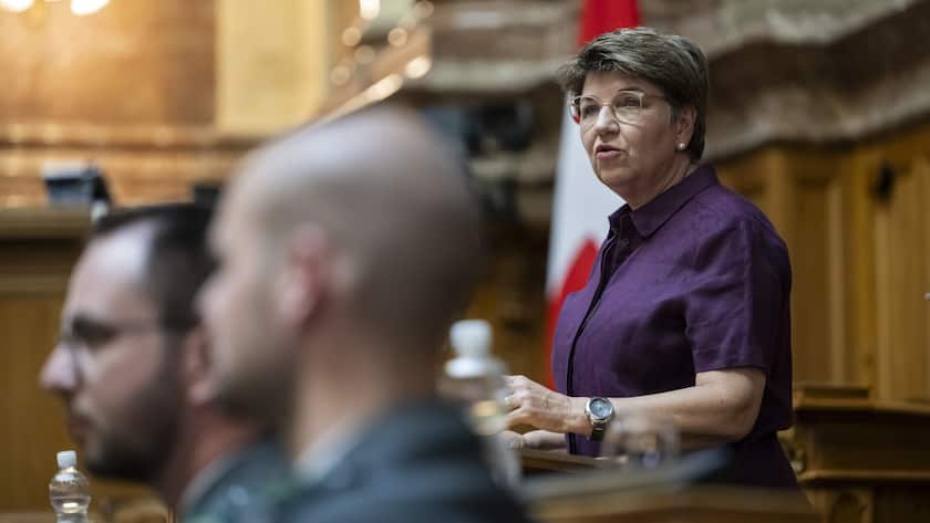 Die Verteidigungsministerin im Bundeshaus: Viola Amherd musste von den geplanten Panzer-Deals der Ruag wissen.