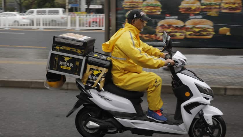 Essenslieferant in Peking: Chinas Nach-Covid-Erholung verläuft nur schleppend.