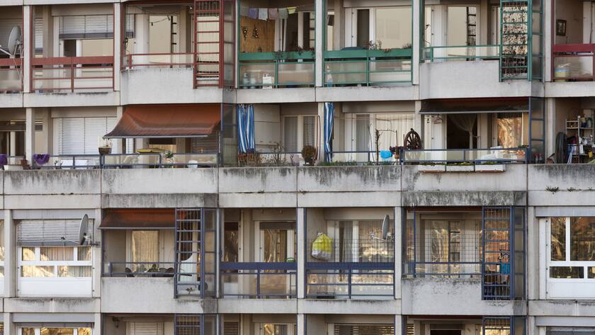 Balconies of a residential house in Basel, Switzerland, pictured on March 23, 2010. (KEYSTONE/Martin Ruetschi)Balkone eines Wohnhauses in Basel, aufgenommen am 23. Maerz 2010. (KEYSTONE/Martin Ruetschi)