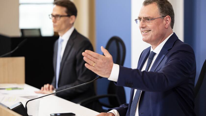 Swiss National Bank's (SNB) Chairman of the Governing Board Thomas Jordan, right, gestures next to Vice Chairman of the Governing Board Martin Schlegel during a media briefing at the Swiss National Bank in Zurich, Switzerland, on Thursday, June 22, 2023. (KEYSTONE/Michael Buholzer).