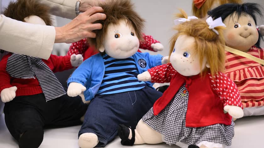 Therapeutische Puppen für Alzheimer-Patienten im Spital Chur.