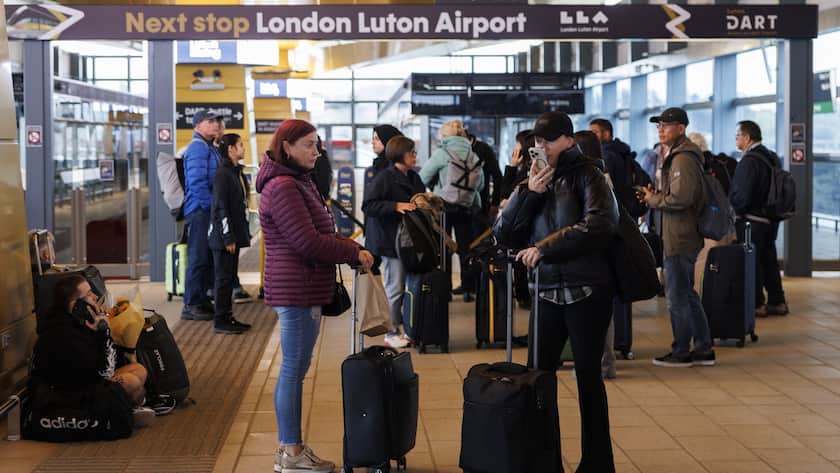 epa10912900 Passengers wait to go to London Luton Airport at Luton Airport Parkway station after a large fire caused a structural collapse overnight at Terminal Car Park 2 in Luton, Britain, 11 October 2023. Due to a fire that spread across the multi-storey car park with 1,200 vehicle capacity, Luton Airport is closed and all the flights cancelled until 15.00 BST on 11 October 2023. EPA/TOLGA AKMEN EPA-EFE/TOLGA AKMEN