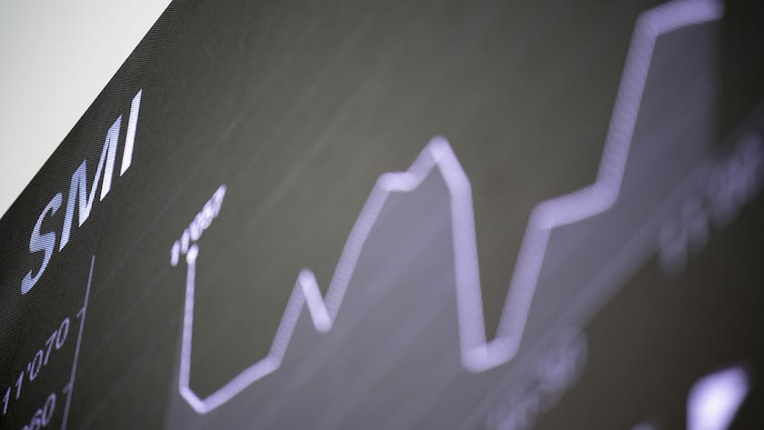 Aktuelle Kurse werden an einer LED-Wand im Eingangsbereich der Neuen Boerse Zuerich-West des SIX-Hauptsitzes an der Pfingstweidstrasse angezeigt, aufgenommen am Donnerstag, 6. Februar, in Zuerich. (KEYSTONE/Ennio Leanza)