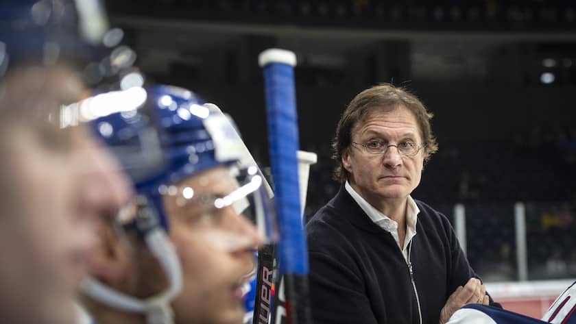 Zuerichs Cheftrainer Arno Del Curto im dritten Eishockey-Spiel der Abstiegsrunde der National League zwischen den ZSC Lions und dem HC Davos, am Samstag, 16. Maerz 2019, im Hallenstadion in Zuerich.(KEYSTONE/Melanie Duchene)