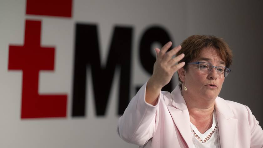 CEO Magdalena Martulla-Blocher spricht an der Bilanzmedienkonferenz zum Halbjahresabschluss der Ems Chemie, am Freitag, 14. Juli 2023, in Domat/Ems. (KEYSTONE/Gian Ehrenzeller)