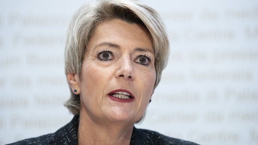 Bundesraetin Karin Keller-Sutter aeussert sich ueber eine rasche Grenzoeffnung zu Deutschland, Oesterreich und Frankreich waehrend der Coronavirus Pandemie, am Mittwoch, 13. Mai 2020, in Bern. (KEYSTONE/Peter Schneider)