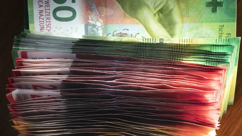 Ten, twenty and fifty Swiss franc bills, photographed on May 25, 2018. (KEYSTONE/Gaetan Bally)Zehner, zwanziger und fuenfziger Schweizer Franken Banknoten, aufgenommen am 25. Mai 2018. (KEYSTONE/Gaetan Bally)