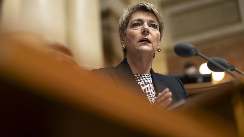 Bundesraetin Karin Keller-Sutter spricht waehrend der Wintersession der Eidgenoessischen Raete, am Mittwoch, 20. Dezember 2023 im Nationalrat in Bern. (KEYSTONE/Anthony Anex)
