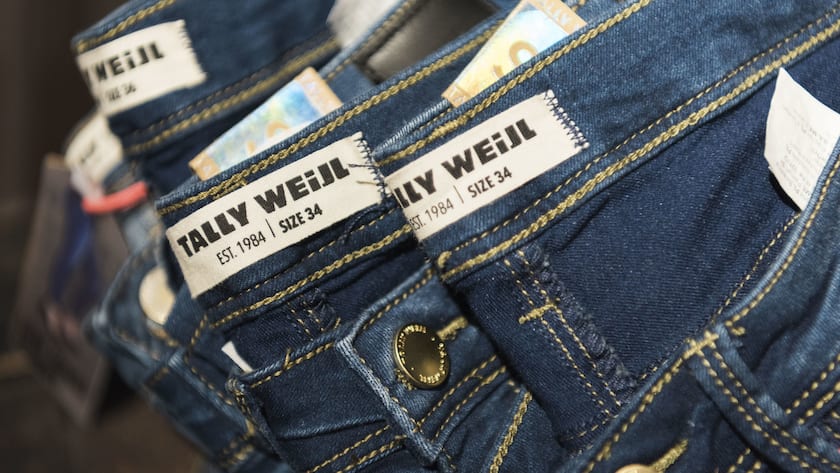 Tally Weijl hat eine neue Besitzerin Blue jeans size 34 photographed at the store of Swiss fashion retailer Tally Weijl at Bahnhofstrasse in Zuerich, Switzerland, on December 2, 2015. (KEYSTONE/Christian Beutler)Jeans der Groesse 34 fotografiert im Geschaeft des Schweizer Mode-Unternehmens Tally Weijl an der Bahnhofstrasse in Zuerich am 2. Dezember 2015. (KEYSTONE/Christian Beutler)