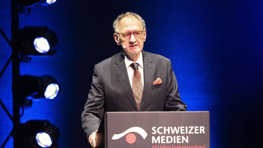 Andrea Masueger, Praesident Verlegerverband, Schweizer Medien, spricht an der 25. Ausgabe des traditionellen Jahresauftakts der Schweizer Medienbranche, der Dreikoenigstagung am Mittwoch, 10. Januar 2024 in Zuerich. (KEYSTONE/Gaetan Bally)