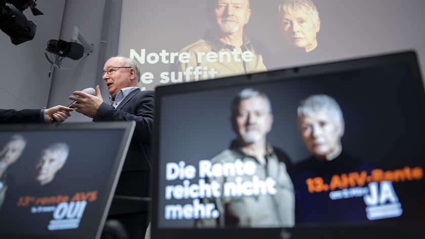 Pierre-Yves Maillard, Staenderat, SP-VD, und Praesident des SGB, spricht waehrend einer Medienkonferenz des Initiativkomitees fuer eine 13. AHV-Rente am Dienstag, 9. Januar 2024 in Bern. Am 3. Maerz wird das Schweizer Volk ueber die Volksinitiative "Fuer ein besseres Leben im Alter (Initiative fuer eine 13. AHV-Rente)" abstimmen. (KEYSTONE/Anthony Anex)