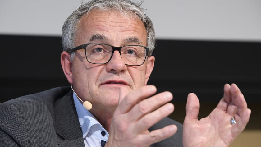 ARCHIV -- Nicolas Perrin, Leiter SBB Cargo, spricht wahrend der Medienkonferenz ueber die Sanierung und den Ausbau von SBB Cargo, am Donnerstag, 1. Maerz 2018 in Bern. Der Verwaltungsratspraesident des Schweizer Ruestungskonzerns Ruag, Nicolas Perrin, tritt zurueck, teilte der Konzern am Dienstag 20. Februar 2024 mit. (KEYSTONE/Anthony Anex)