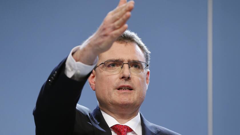 Thomas Jordan, Praesident des Direktoriums der Schweizerischen Nationalbank SNB, spricht waehrend dem Jahresend-Mediengespraech der SNB, am Donnerstag, 14. Dezember 2017, in Bern.(KEYSTONE/Peter Klaunzer)