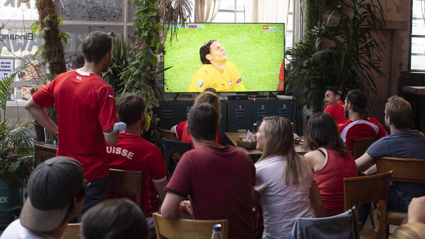 Swiss soccer fans react during the live broadcast of the UEFA EURO 2020 soccer match between Spain and Switzerland at the Amboss Rampe in Zurich, Switzerland, Friday, 2. July 2021. (KEYSTONE/Ennio Leanza).