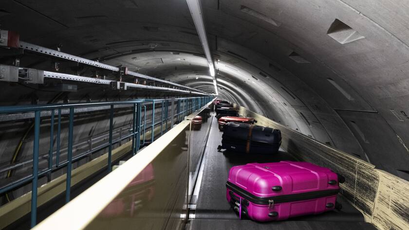 Besichtigung der neuen Gepaecksortieranlage (GSA) mit rund 25 Kilometer Foerderstrecke und 5500 Motoren, aufgenommen am Dienstag, 18. Juni 2024 auf dem Flughafen in Zuerich. (KEYSTONE/Ennio Leanza)