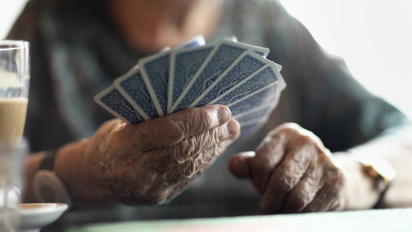 Spielen Sie Gesellschaftsspiele? The jass meeting "Jass-Treff", organised by Pro Senectute's cantonal section of Lucerne, pictured at the Restaurant Militaergarten in Lucerne, Switzerland, on November 11, 2018. Founded in 1917, Pro Senectue is a non-profit organization dedicated to the well-being, dignity and rights of the elderly and offers a wide range of services and courses. (KEYSTONE/Gaetan Bally)