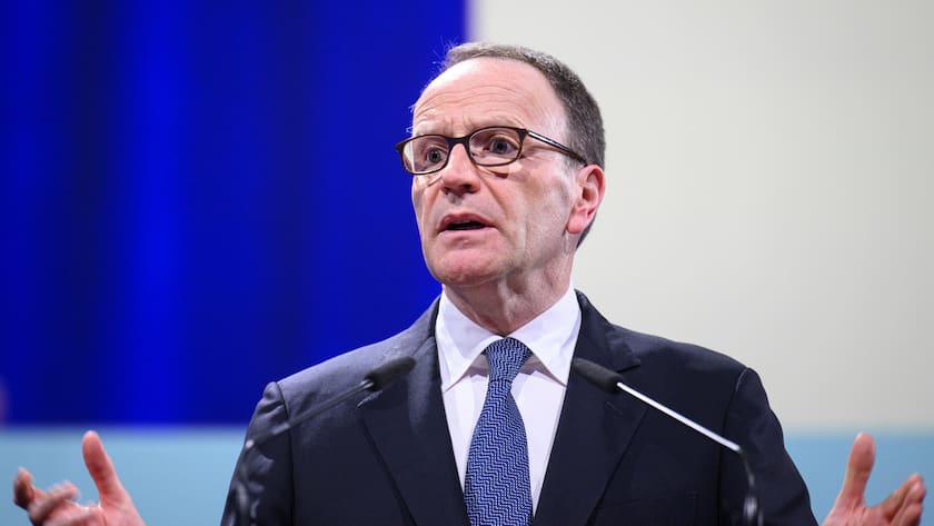 ARCHIV -- LAURENT FREIXE WIRD NEUER NESTLE CEO UND LOEST MARK SCHNEIDER AB - Nestle's CEO Ulf Mark Schneider speaks during the general meeting of the world's biggest food and beverage company, Nestle Group, at the Swiss Tech Convention Center in Ecublens near Lausanne, Switzerland, Thursday, April 18, 2024. (KEYSTONE/Laurent Gillieron)