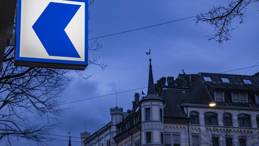Das Logo der Luzerner Kantonalbank am Hauptsitz in Luzern am Donnerstag, 25. Januar 2024. (KEYSTONE/Urs Flueeler).