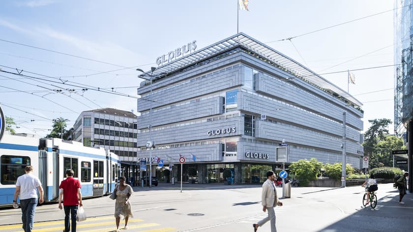 Das Warenhaus Globus, fotografiert am Freitag, 9. August 2024 am Loewenplatz in Zuerich. (KEYSTONE/Christian Beutler)
