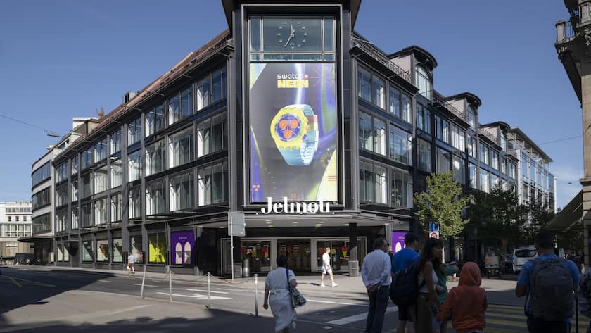 Das Warenhaus Jelmoli, fotografiert am Freitag, 9. August 2024 in Zuerich. Das Zuercher Warenhaus Jelmoli schliesst Ende 2024 ihre Tore. Wie die Besitzerin, die Immobiliengesellschaft Swiss Prime Site (SPS), will das Warenhaus nicht mehr weiterbetreiben. Nach einem Umbau wird Warenhauskette Manor 2027 ins Gebaeude einziehen. (KEYSTONE/Christian Beutler)