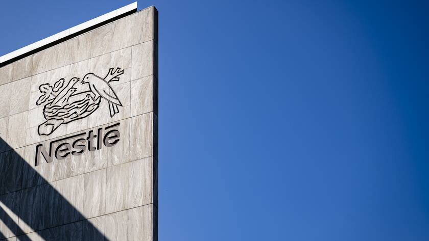 The logo of Swiss food giant Nestle is pictured on the company's headquarters, in Vevey, Switzerland, Saturday, August 24, 2024. (KEYSTONE/Jean-Christophe Bott) Le logo de lentreprise Nestle est photographie sur le siege de la multinationale Nestle le samedi 24 aout 2024 a Vevey. (KEYSTONE/Jean-Christophe Bott)