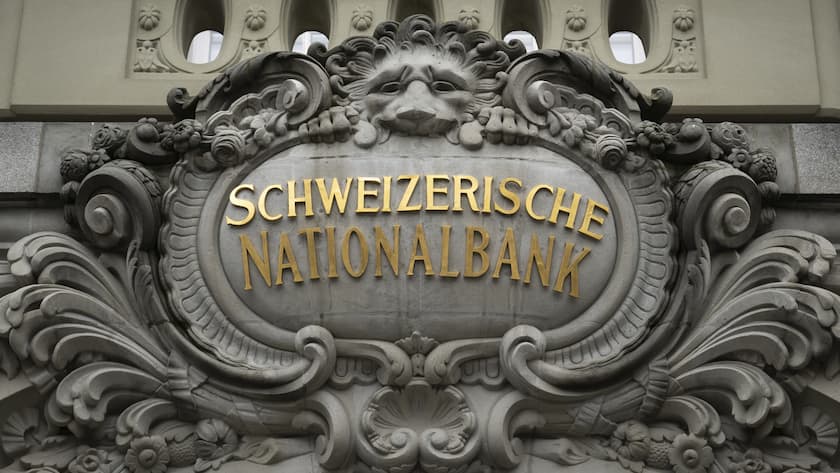 The facade of the Swiss National Bank SNB pictured at the Federal square (Bundesplatz) prior to an end-of-year press conference of Swiss National Bank (SNB BNS), in Bern, Switzerland, Thursday, December 15, 2022. (KEYSTONE/Anthony Anex)
