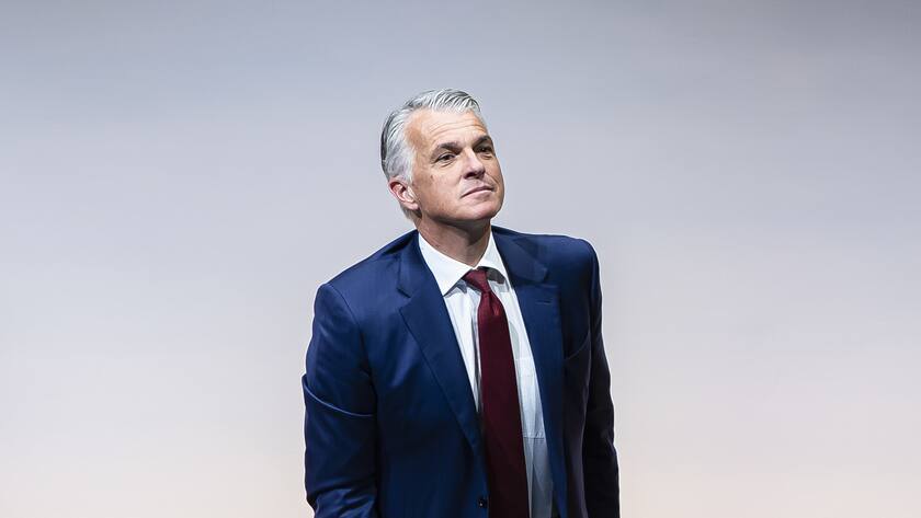 UBS-Chef Ermotti sucht im Eigenkapital-Streit den Kompromiss Newly appointed Group Chief Executive Officer of Swiss Bank UBS Sergio P. Ermotti arrives with for a news conference in Zurich, Switzerland on Wednesday, March 29, 2023. (KEYSTONE/Michael Buholzer)
