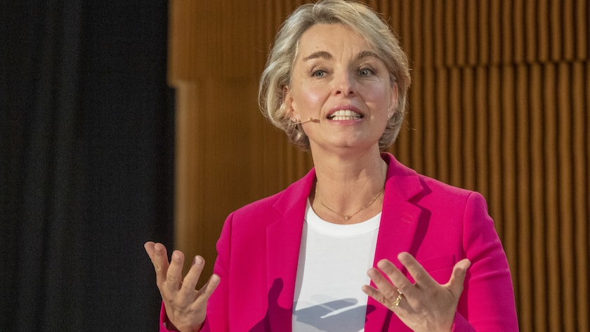 Die Praesidentin des Verwaltungsrat des Migros-Genossenschafts-Bund, Ursula Nold waehrend einer Medienkonferenz des Migros Genossenschaftsbundes zur Neuorganisation ihres Supermarktgeschaefts am Freitag, 29. Juni 2023 in Zuerich. (KEYSTONE/Urs Flueeler).