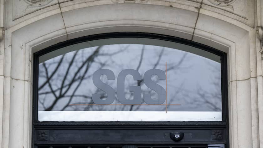 Vue de l'entree du batiment du siege social du groupe Societe Generale de Surveillance, SGS, leader mondial de l'inspection, de la verification, des tests et de la certification, photographie, ce jeudi 6 fevrier 2025 a Geneve. (KEYSTONE/Martial Trezzini)