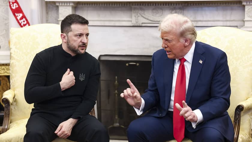 epa11930781 Ukrainian President Volodymyr Zelensky (L) talks with US President Donald Trump (R) in the Oval Office of the White House in Washington, DC, USA, 28 February 2025. Zelensky is in Washington to sign the framework of a deal, pushed by President Trump, to share Ukraines's mineral wealth with the US. EPA/JIM LO SCALZO / POOL