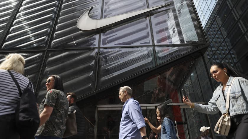 KEYPIX - epa12010186 People pass by the Nike store on Fifth Avenue in New York, New York, USA, 04 April 2025. In reaction to recent tariffs imposed by US President Donald Trump, economists are predicting that consumers and businesses will likely encounter higher prices on Nike products and other retailers who manufacturer their goods in Asia. EPA/SARAH YENESEL