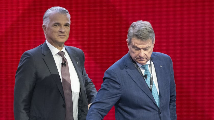 Der CEO von UBS, Sergio Ermotti, links, und der Verwaltungsratspraesident von UBS, Thomas Columba ãColmÒ Kelleher, rechts, nach der GV, anlaesslich der Generalversammlung der Bank UBS in der Messe Luzern am Donnerstag, 10. April 2025 in Luzern. (KEYSTONE/Urs Flueeler).