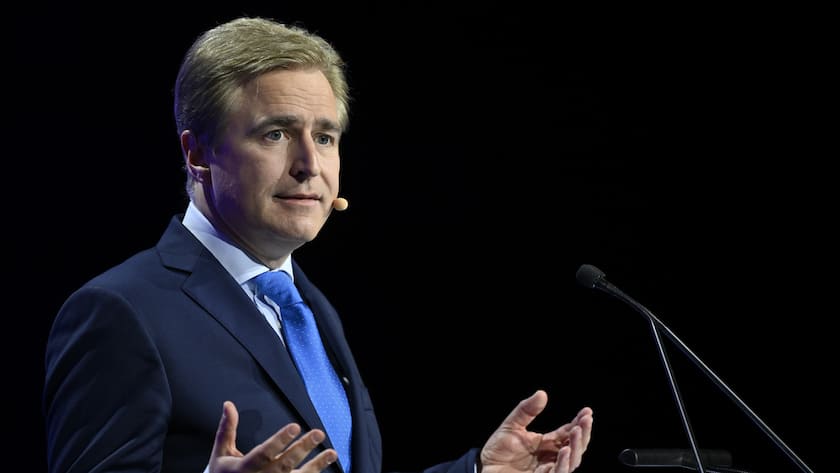 CEO Fabian Rupprecht spricht an der ordentlichen Generalversammlung der Helvetia Versicherungen, am Freitag, 25. April 2025, in St. Gallen. Die beiden fuehrenden Schweizer Versicherungsgruppen Baloise Holding AG und Helvetia Holding AG stimmen im Mai ueber eine Fusion unter Gleichen (Merger of Equals) zur Helvetia Baloise Holding AG ab. (KEYSTONE/Gian Ehrenzeller)