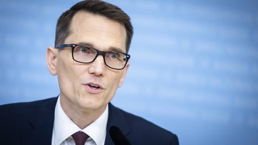 epa12184807 Swiss National Bank's (SNB) Chairman of the Governing Board Martin Schlegel speaks during a media briefing at the SNB headquarters in Zurich, Switzerland, 19 June 2025. EPA/MICHAEL BUHOLZER