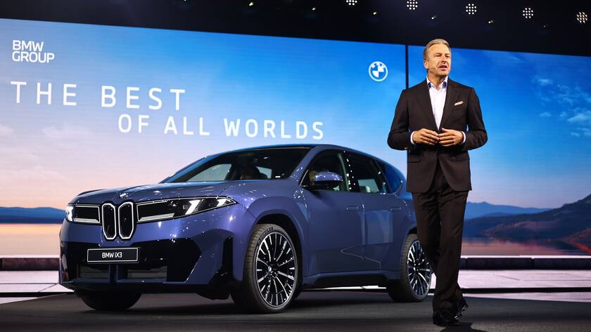 epa12354094 BMW CEO Oliver Zipse presents the first production vehicle of the New Class BMW iX3 during its World premiere in Munich, Germany, 05 September 2025. The International Motor Show Germany IAA MOBILITY 2025 takes place in Munich from 09 to 14 September 2025, featuring numerous world premieres, and focuses on electric mobility and digitization. EPA/ANNA SZILAGYI