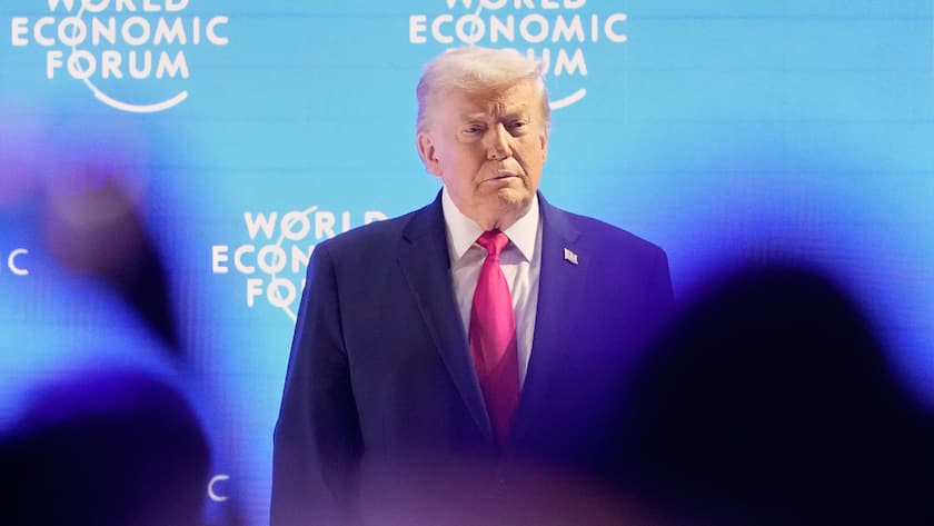 Schweizer Börse grenzt Abgaben während Trump-Rede ein President Donald Trump arrives for his speech during the Annual Meeting of the World Economic Forum in Davos, Switzerland, Wednesday, Jan. 21, 2026. (AP Photo/Markus Schreiber)
