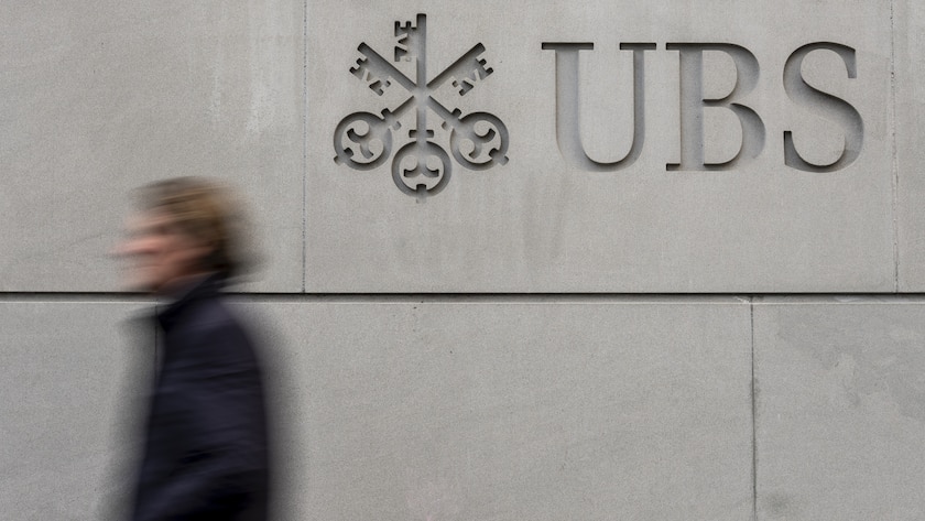Das Logo der Bank UBS am Hauptgebaude an der Bahnhofstrasse fotografiert am Dienstag, 3. Januar 2026 in Zuerich. (KEYSTONE/Claudio Thoma)