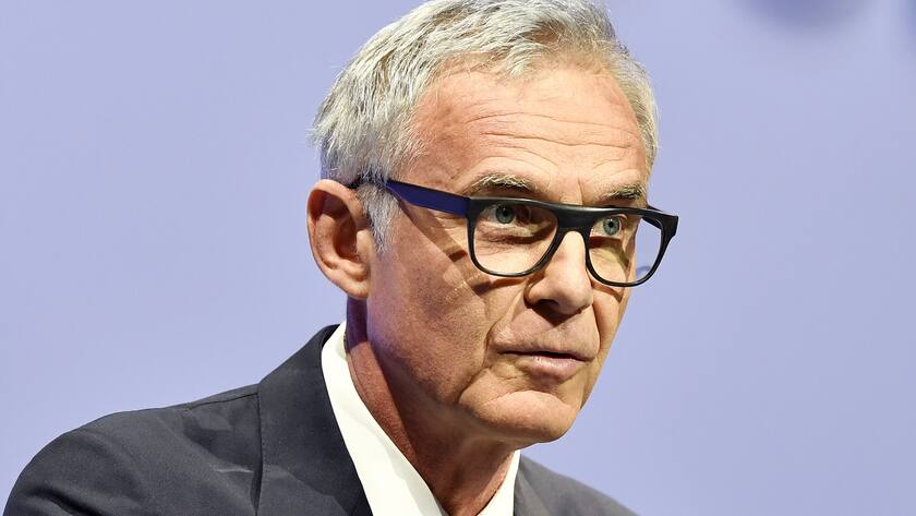 Urs Rohner, president of the board of directors of Switzerland's second biggest bank Credit Suisse (CS), speaks during the start of the general assembly at the Hallenstadion in Zurich, Switzerland, Friday, April 27, 2018. (KEYSTONE/Walter Bieri)