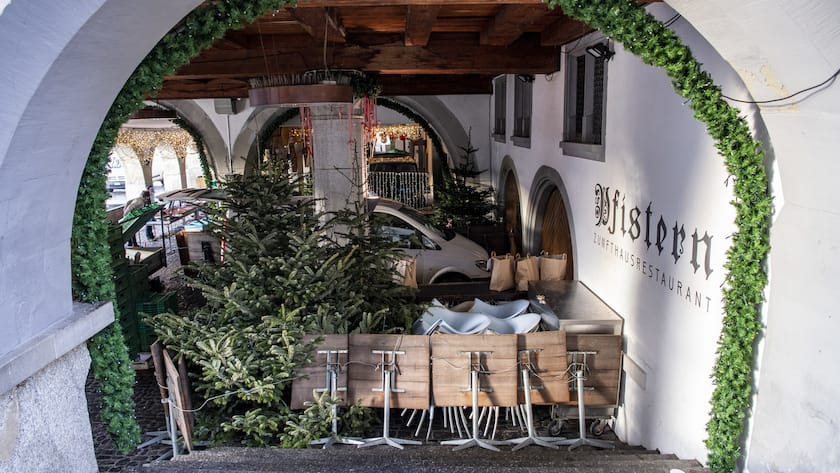 Das Resataurant Pfistern in der Stadt Luzern ist geschlossen, nachdem die Corona Massnahmen des Bundes die Schliessung aller Restaurants und Cafes fordert, waehrend der Corona-Pandemie am Dienstag, 22. Dezember 2020 in der Luzerner Altstadt. (KEYSTONE/Urs Flueeler)