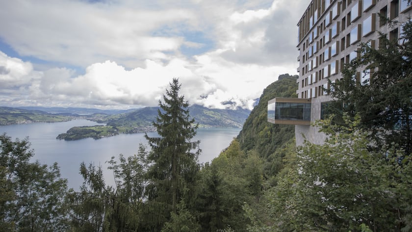 Die Sicht auf ein Restaurant mit Aussicht am Buergenstock Hotel hoch ueber dem Vierwaldstaettersee am Montag 18. September 2017. (KEYSTONE/Urs Flueeler)