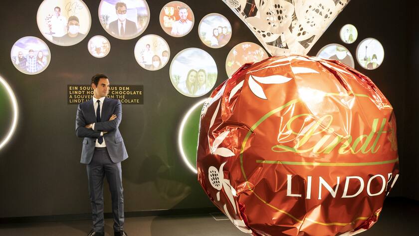IMAGE DISTRIBUTED FOR 'LINDT UND SPRUENGLI' Markenbotschafter Roger Federer im interaktiven Lindt Home of Chocolate, aufgenommen am Donnerstag, 10. September 2020 in Kilchberg. (LINDT UND SPRUENGLI/KEYSTONE/Alexandra Wey).Brand ambassador Roger Federer in the interactive Lindt Home of Chocolate in Kilchberg, Switzerland, Thursday, September 10, 2020. (LINDT UND SPRUENGLI/KEYSTONE/Alexandra Wey)