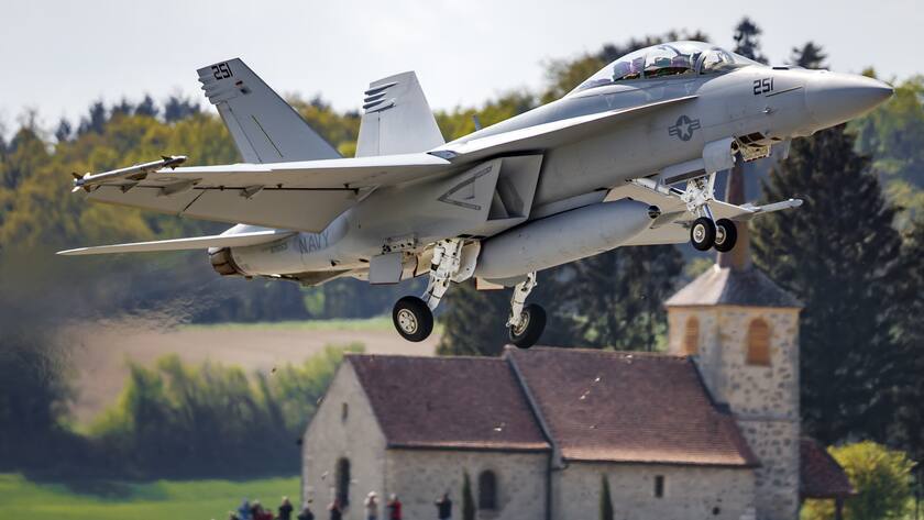Testflug einer F/A-18 Super Hornet in Payerne.